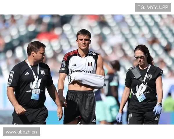 帕利尼亚面对利物浦高节奏冲击的拦截表现解析