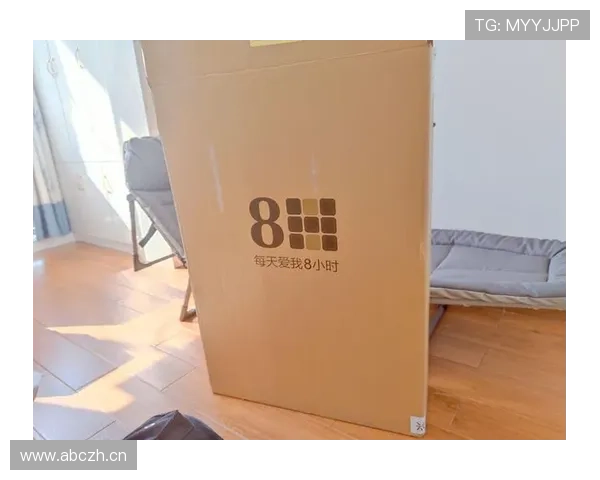 邹敬园家里摆满奖杯，结果他睡的是折叠床？